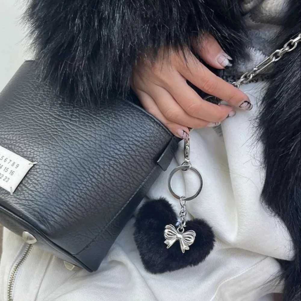 Y2K silver bow hair heart-shaped charm keychain fluffy plush heart-shaped pendant backpack pendant decoration car keychain W250411