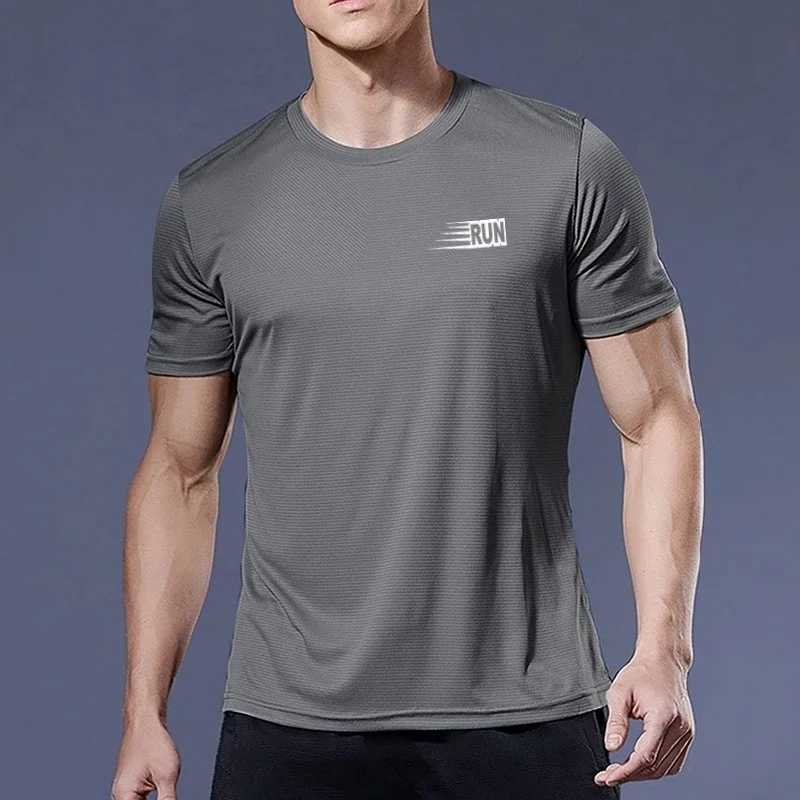 Quick Dry Running Shirt Shirt Mens Sportswear Mens Jogging T-shirt Quick Dry Compression Sports T-shirt Gym M250411