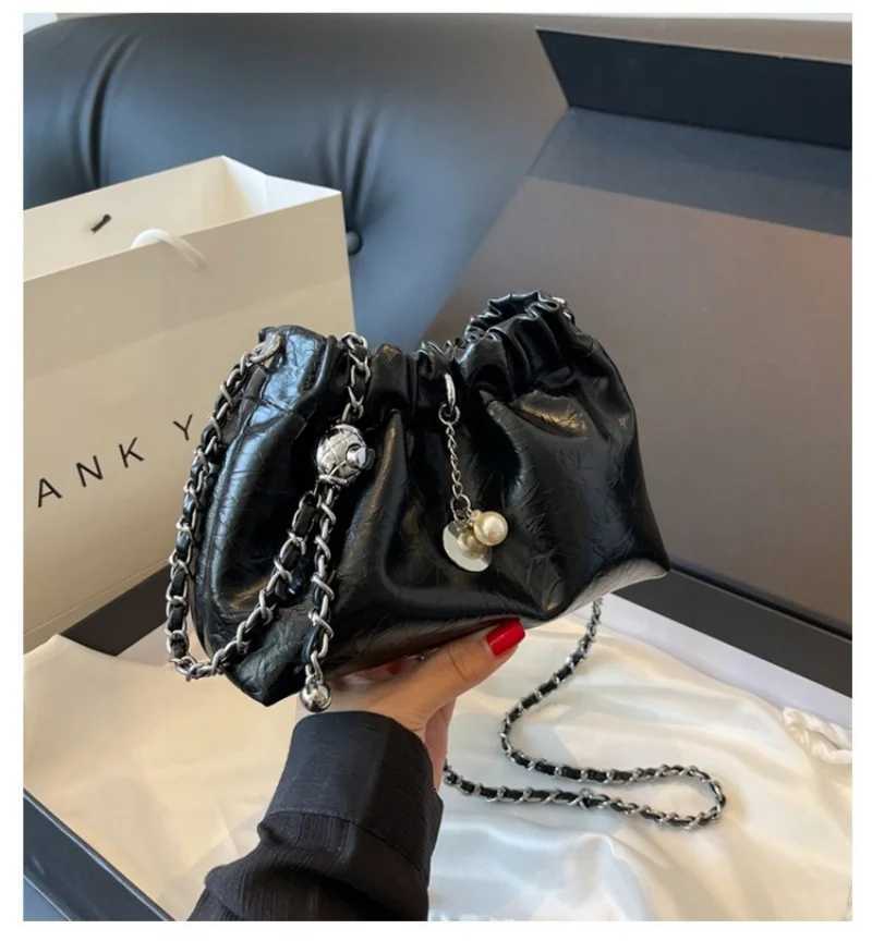 High end niche versatile diagonal chain bag womens drawstring shoulder bag bucket bag cloud bagT251110