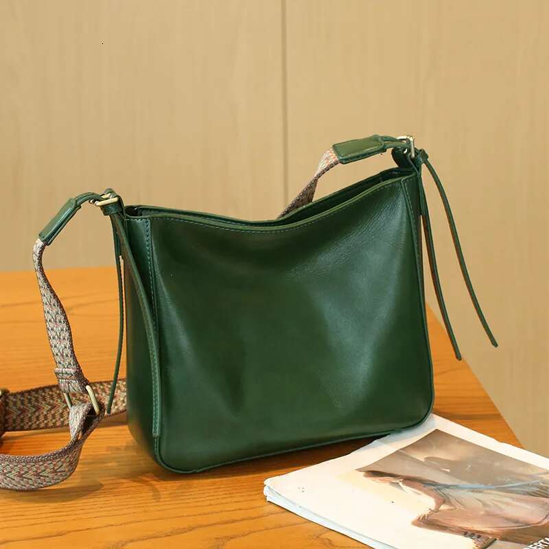 Casual Women's Genuine Leather Handbag 2023 New Style Bucket High-Capacity Commuting Crossbody Shoulder Bag Versatile