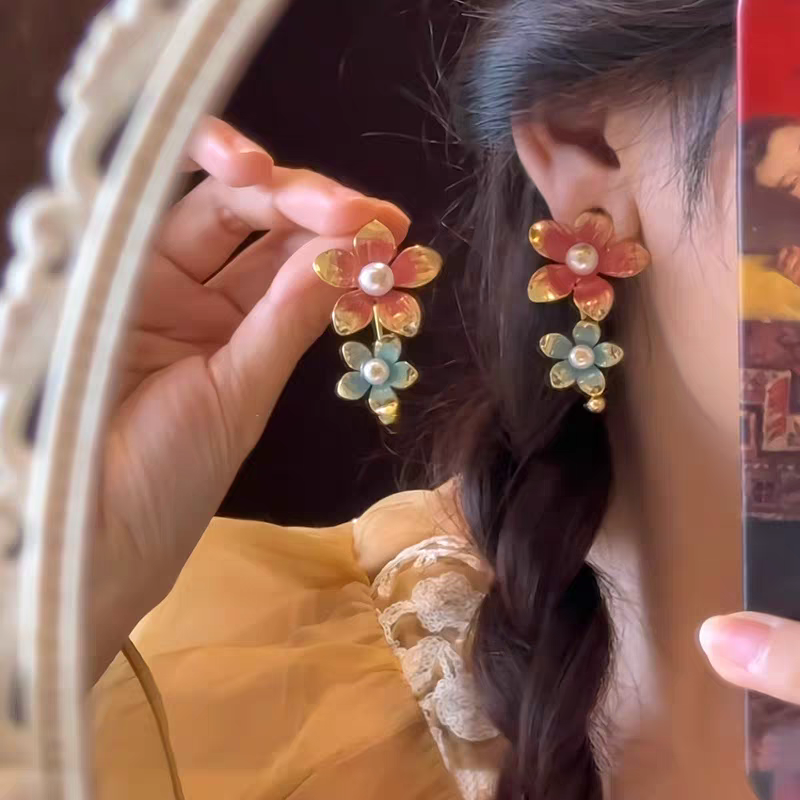 Exaggerated Floral Design Women's Earrings - Dainty Flower Studs for Daily Wear