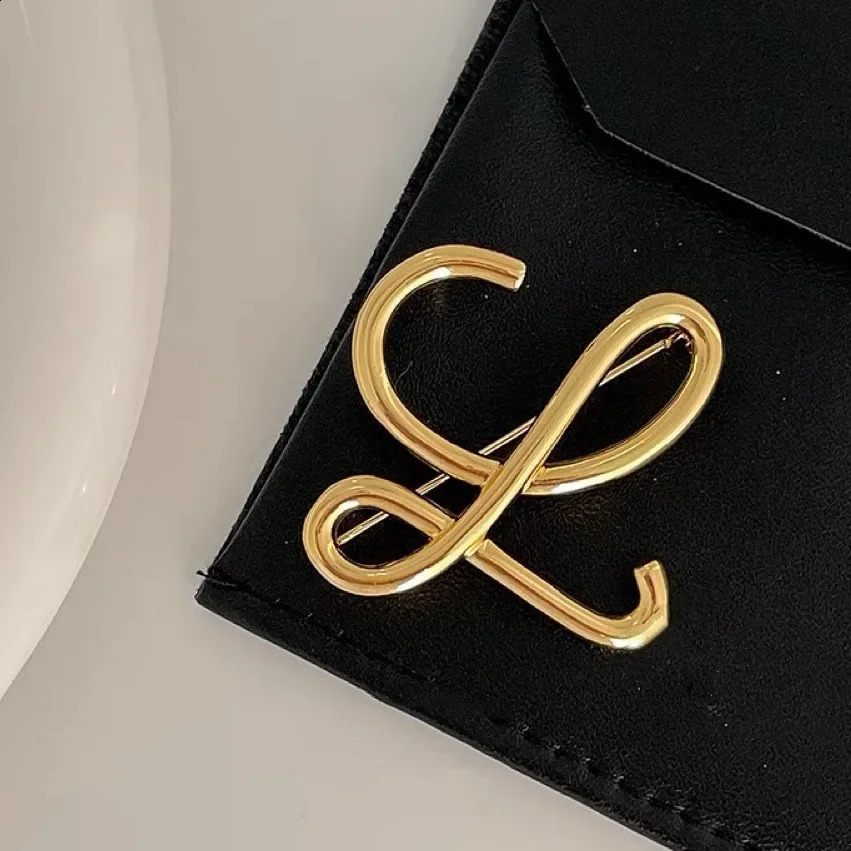 metal letter Brooch Pin sense small niche lapel flower set accessories elegant and fashionable China origin 250407