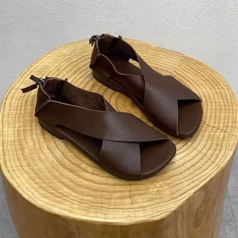 Classic Summer New Womens Sandals Casual Beach Simple Sandals Solid Color Leather Womens Soft N-Slip Roman Womens ShoesXJ250410