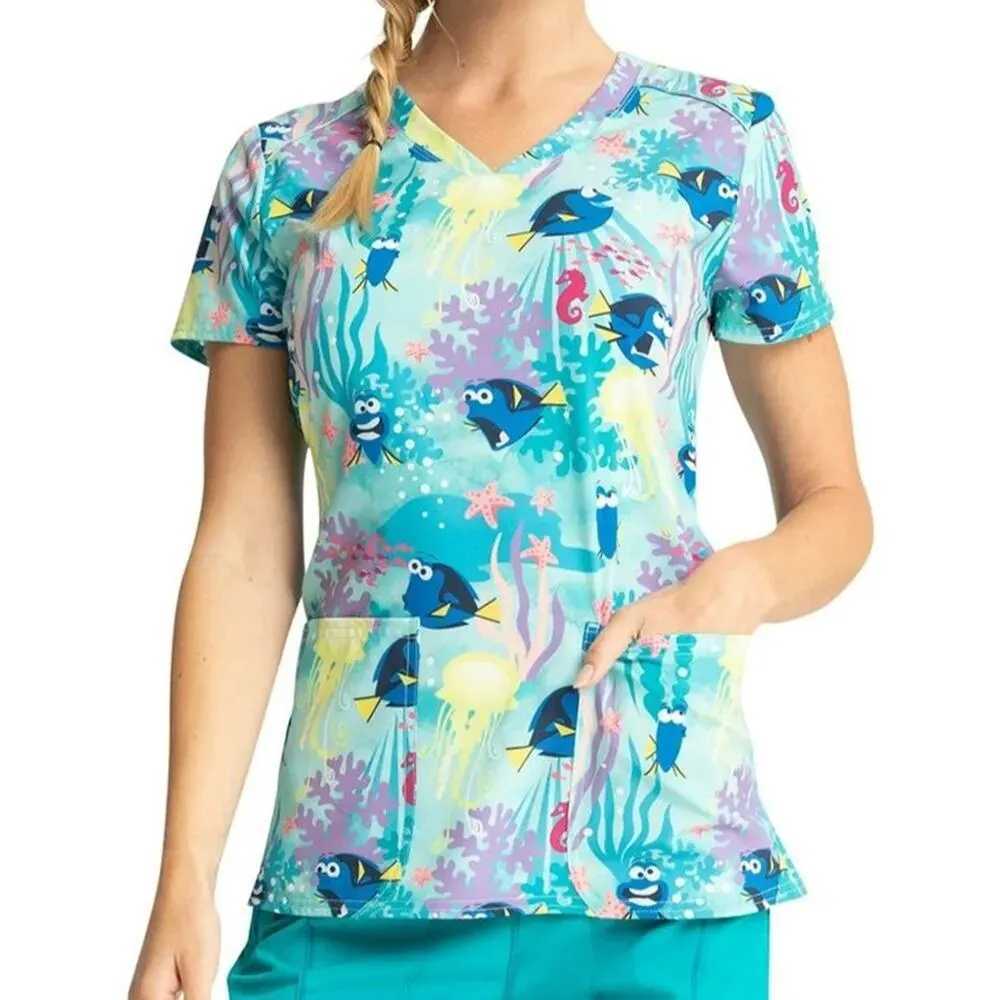 Love Print Scrubs Medical Uniform Para Mujer Top Mate Con Cuello En V Dental Uniform De Enfermera Camisa De Manga Corta Monos X250410