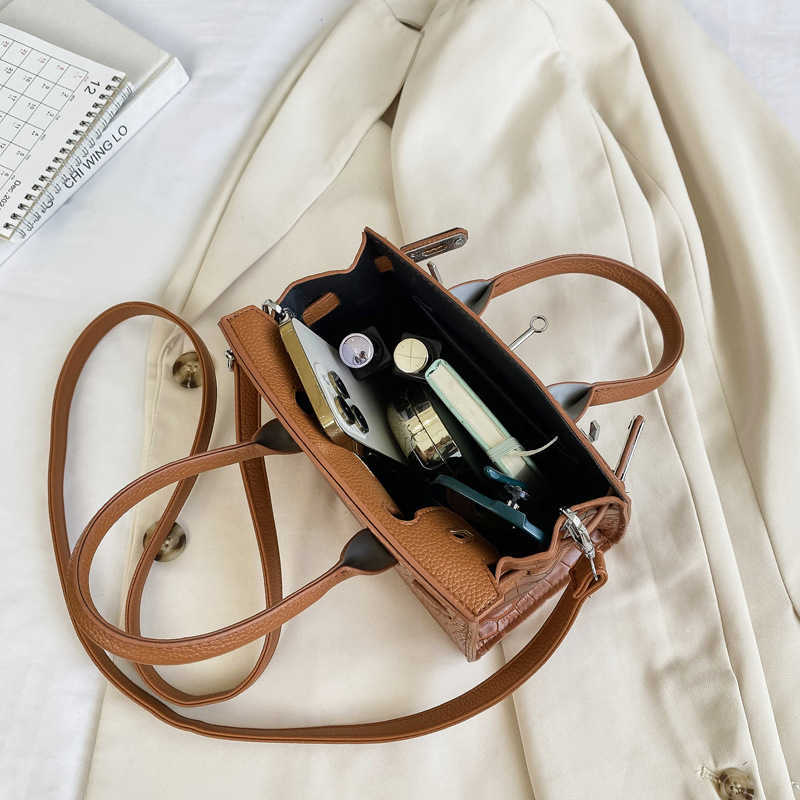 Mini house cute and creative small window car key decoration headphone bag red envelope bigclothfgg22