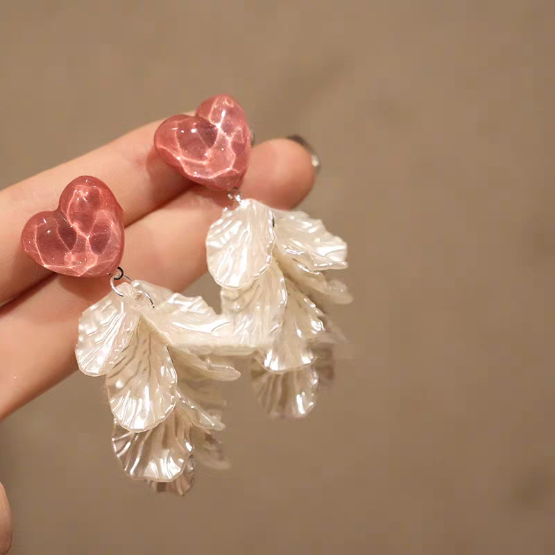 Chic Love Shell Design Tassel Earrings with Dangle Style