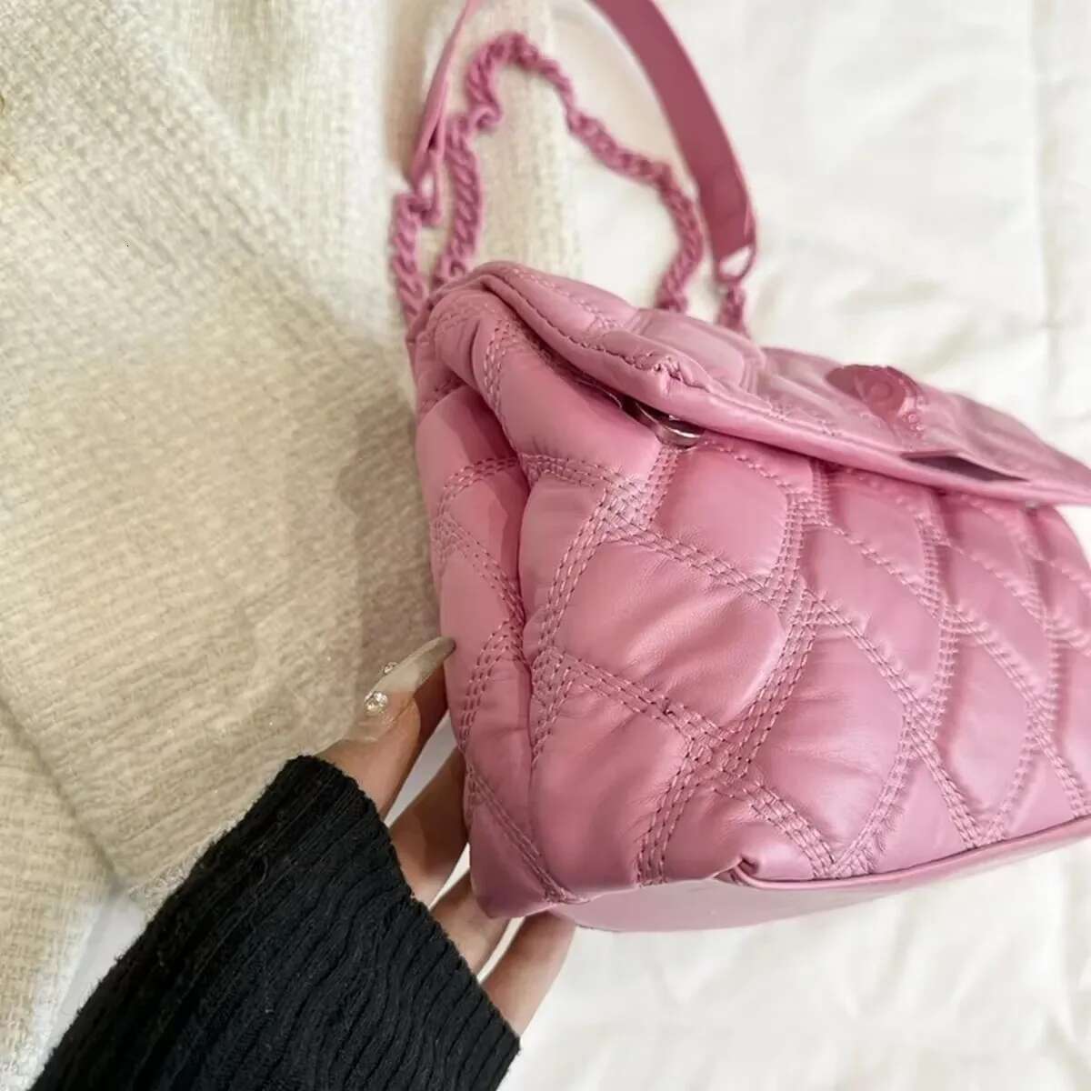 2025 new elegant solid color crossbody bag, retro style leather handbag, minimalist handbag with designer letter decoration, trendy shoulder bag5
