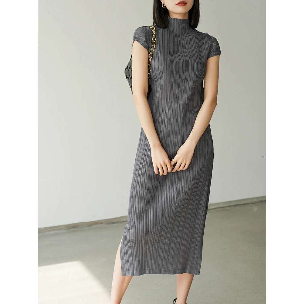 GVUW Women Elegant Pleated Turtleneck Split Knee-Length Dress Short Sleeve Solid Color Female New Clothing 2025 Summer 17D375