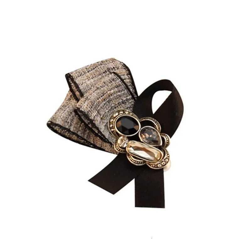 Luxury i-Remiel Korean Fashion New Small Rhinestone Brooch Vintage Fabric Joker Temperament Brooches Shirt Collar Clothing Accessories Y251111