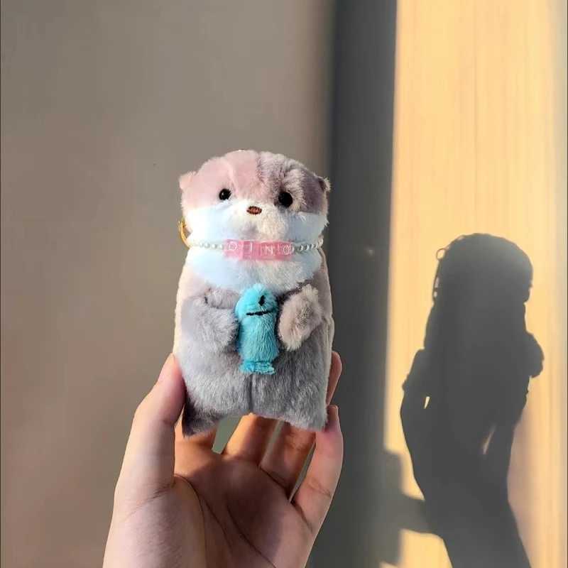 Cute otter holding fish plush doll keyring lightweight hanging pendant used for school bag key wallet doll toy gift 11cm W250411