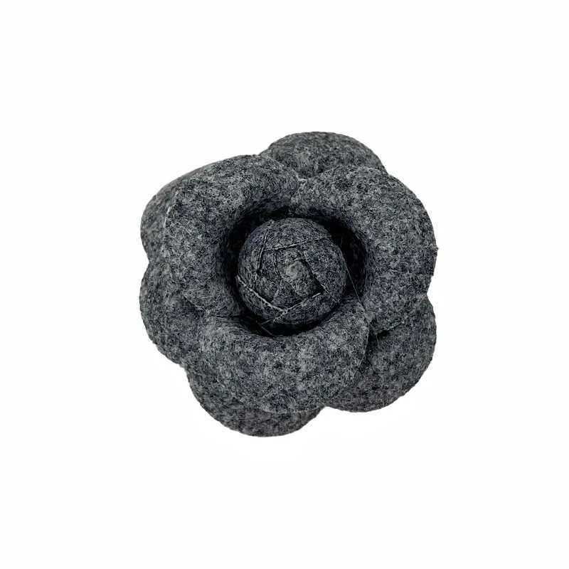 Luxury Korean Fabric Camellia Flower Brooches for Women Elegant Cloth Rhinestone Lapel Pin Handmade Design Fashion Jewelry Gifts Y251111