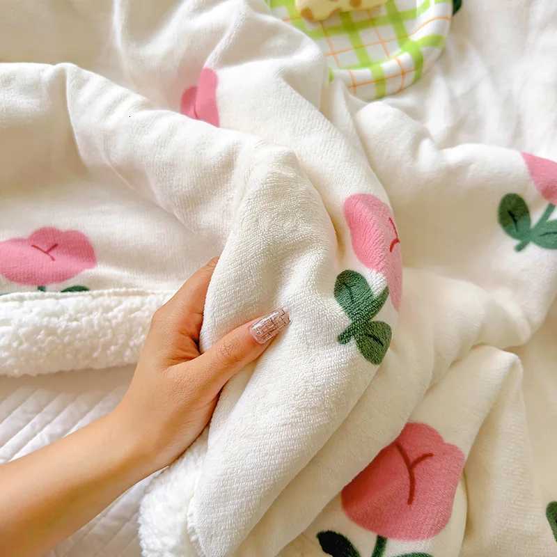 Winter Cartoon Printed Lamb Wool Blanket Thick and Warm Coral Fleece Blanket for Office Napping Fluffy Soft Plush Bedspread C251111
