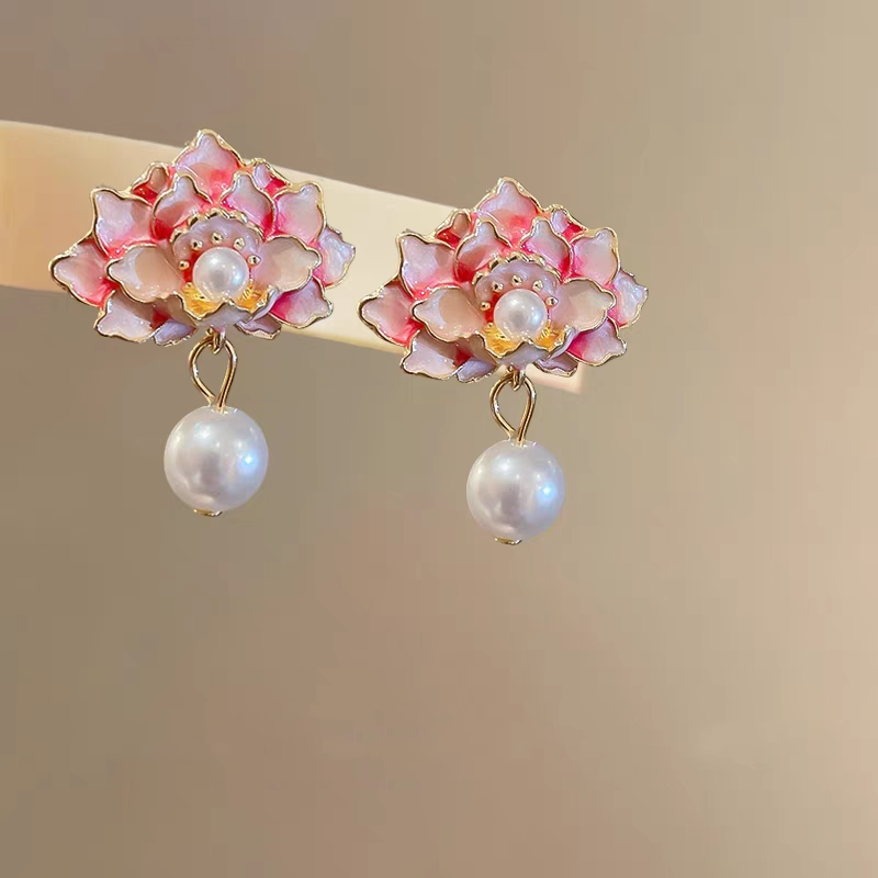 Sophisticated Flower-Inspired Pearl Earrings for Her - Perfect Evening Accent