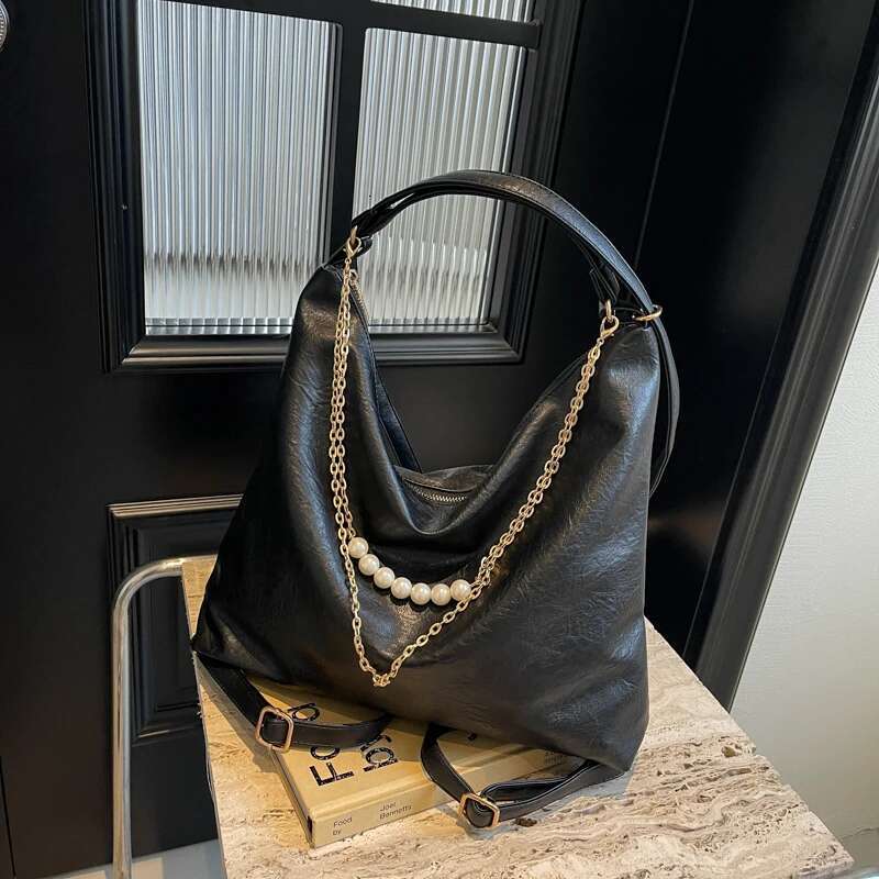 2025 New Large Capacity Soft Surface Handbag Designer Women's New Trend Simple Backpack Suitable for Daily Commuting and Travel5