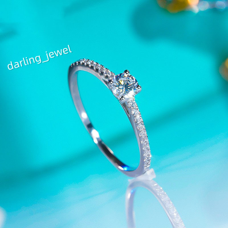 Classic Simulation Four Claw Mosan Stone Ring S925 Silver Compact Joker Confession Gift Factory Outlet