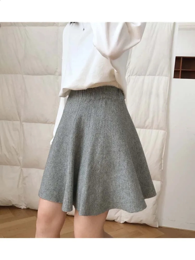 Knitted Mini Skateboard Womens High Waist Wrinkled Autumn Winter Street Clothing Solid Integrated 250407