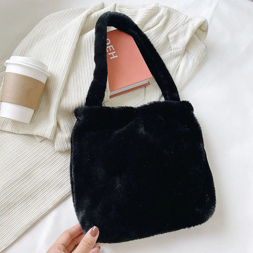 Women Fashion Plush Shoulder Bag Large Capacity Heart Fluffy Commuting Furry Messenger Casual Armpit Daily Sling 251103