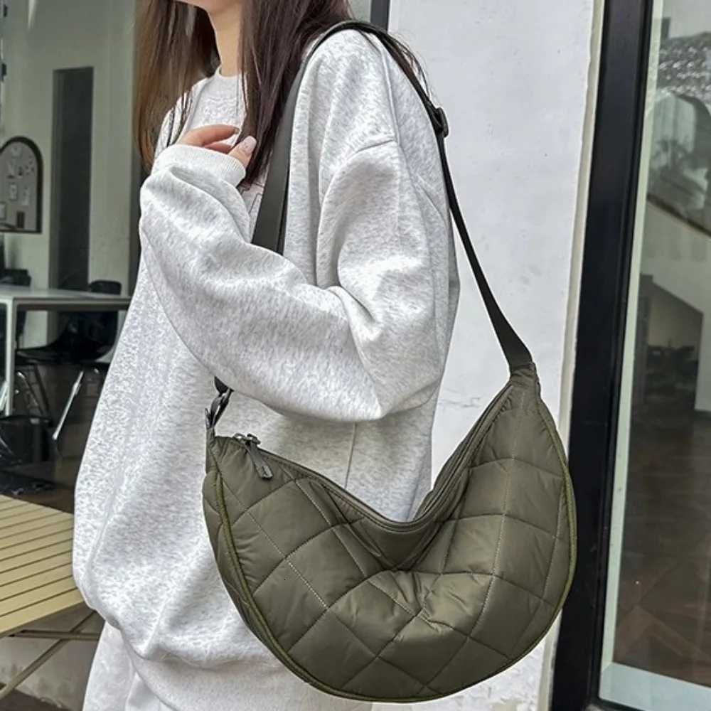 Large Capacity Waist Half Moon Belt Bag Plaid Crossbody Bag Nylon Casual Travel Bags for CommutingT251110