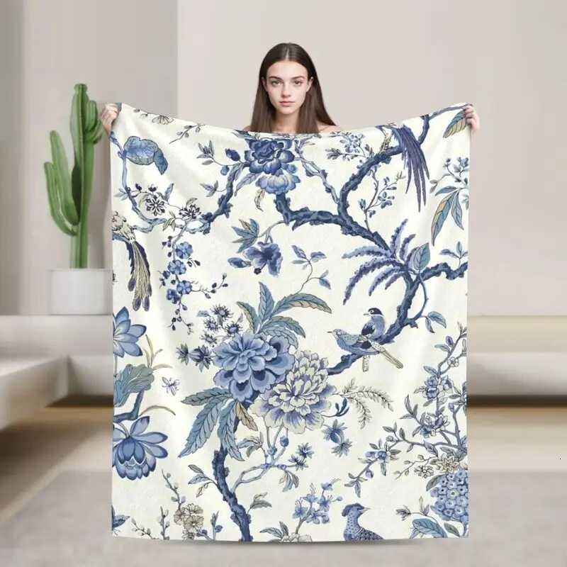 Chinoiserie Blanket Blue and White Outdoor Bule Birds Flowers Soft Flannel Lightweight Throw Blanket Warm Cozy Blankets for Sofa C251111