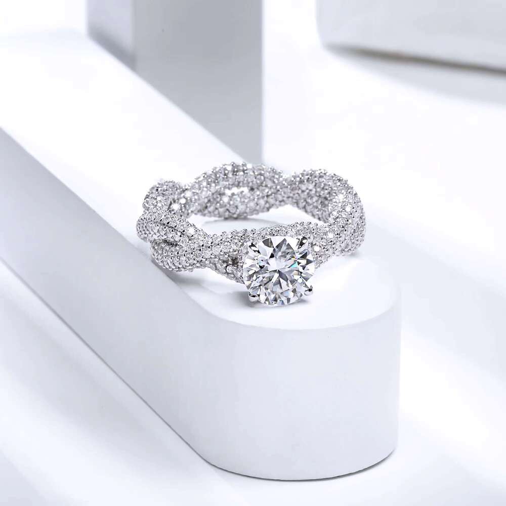 2ct Moissanite ring, full of luxury