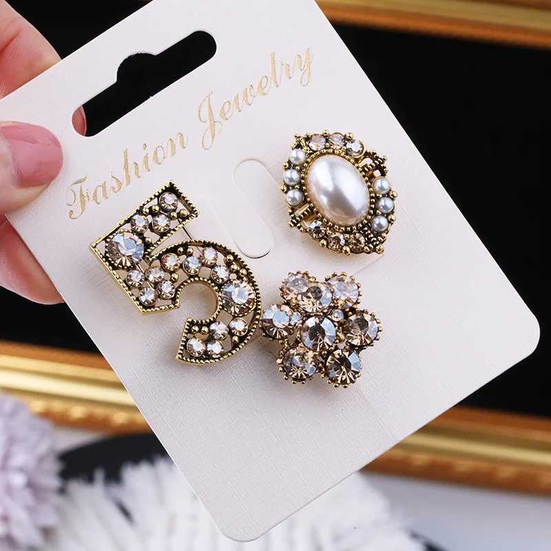 Luxury 3 pcs/set Elegant Women Fashion Pearl Crystal Brooches Pins Creative Exquisite 5 Number Jewelry Clothing Suit Rhinesotne Brooch Y251111