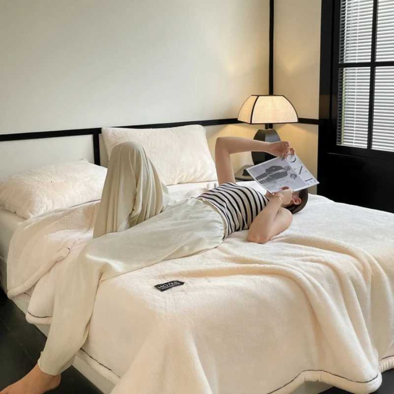 Plush Warm Winter Blanket A Grade Coral Fleece Flannel Soft Thick Bed Blankets for Sofa Single Double Couple Furry Bedspread C251111