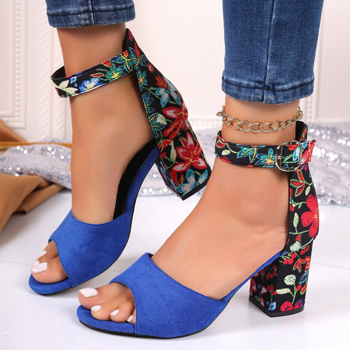 New European and American fashion large size embroidered thick heel women's sandals women's buckle high heel sandals 36-43 free shipping