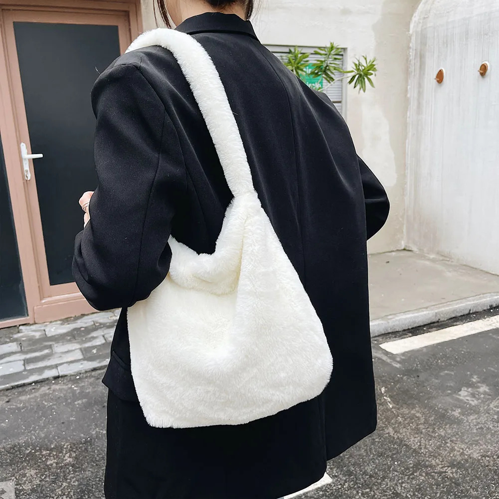 Women Fashion Plush Shoulder Bag Large Capacity Heart Fluffy Commuting Furry Messenger Casual Armpit Daily Sling 251103