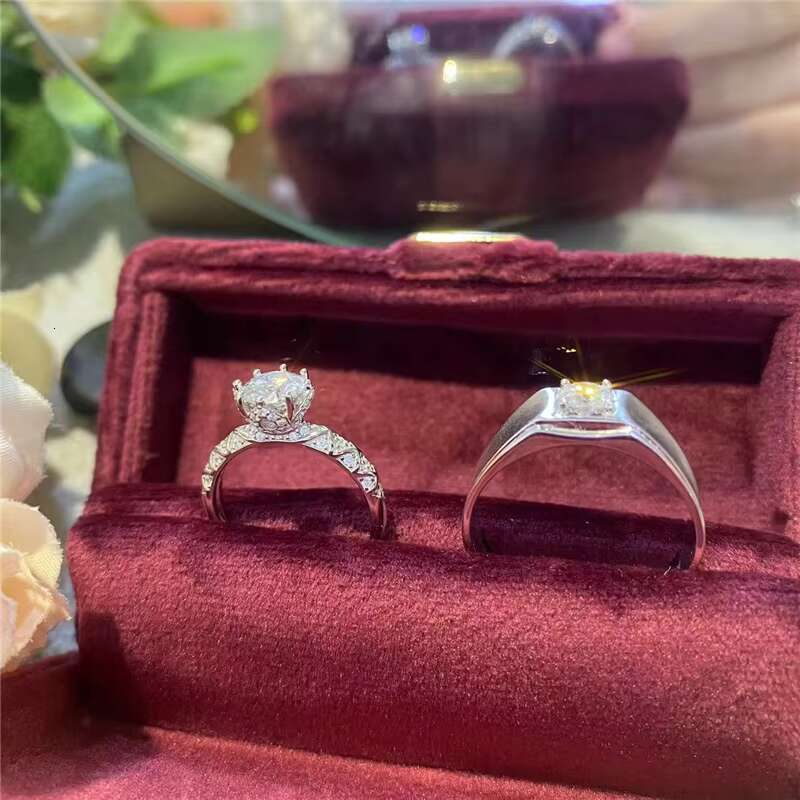 Couple Mosan D Color VVS Moissanite Ring in Platinum Black Diamond Pair for Men and Women with Wholesale Black Card Certificate