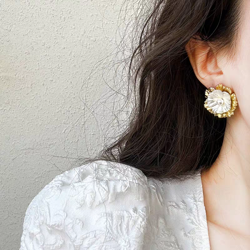 Ladies' earrings with gold and silver dual color electroplated exaggerated earrings