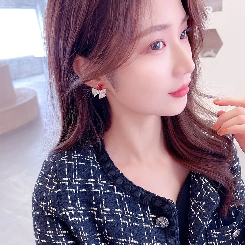 Niche Sensibility Elegant Sweet Simple Earrings S925 Silver Needle Bow Earrings Fashion Jewelry 250409