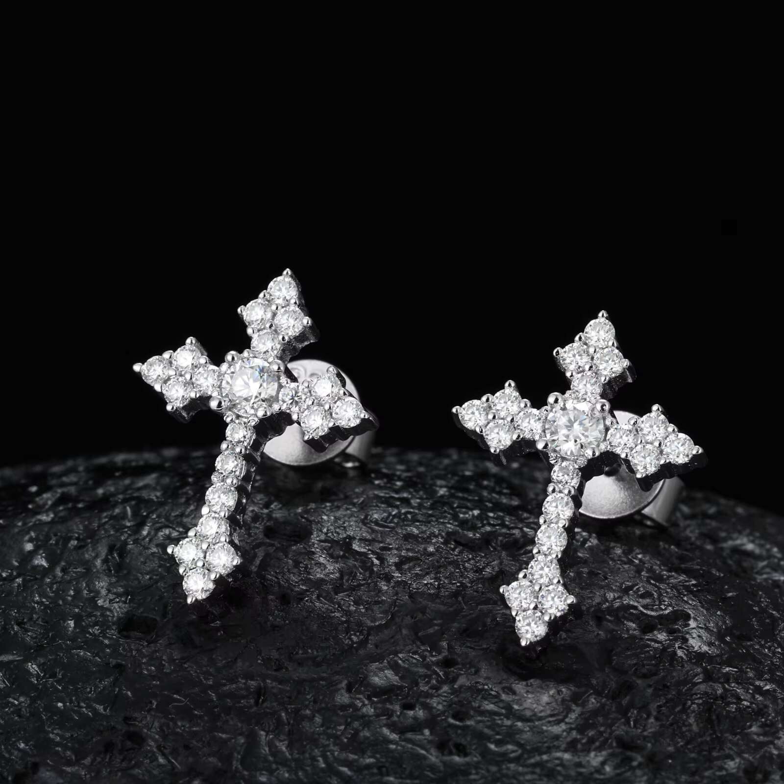 Hip Hop 925 Sterling Silver VVS Moissanite Diamond Iced Tapered Cross Stud Earrings for Men Religious Jewelry