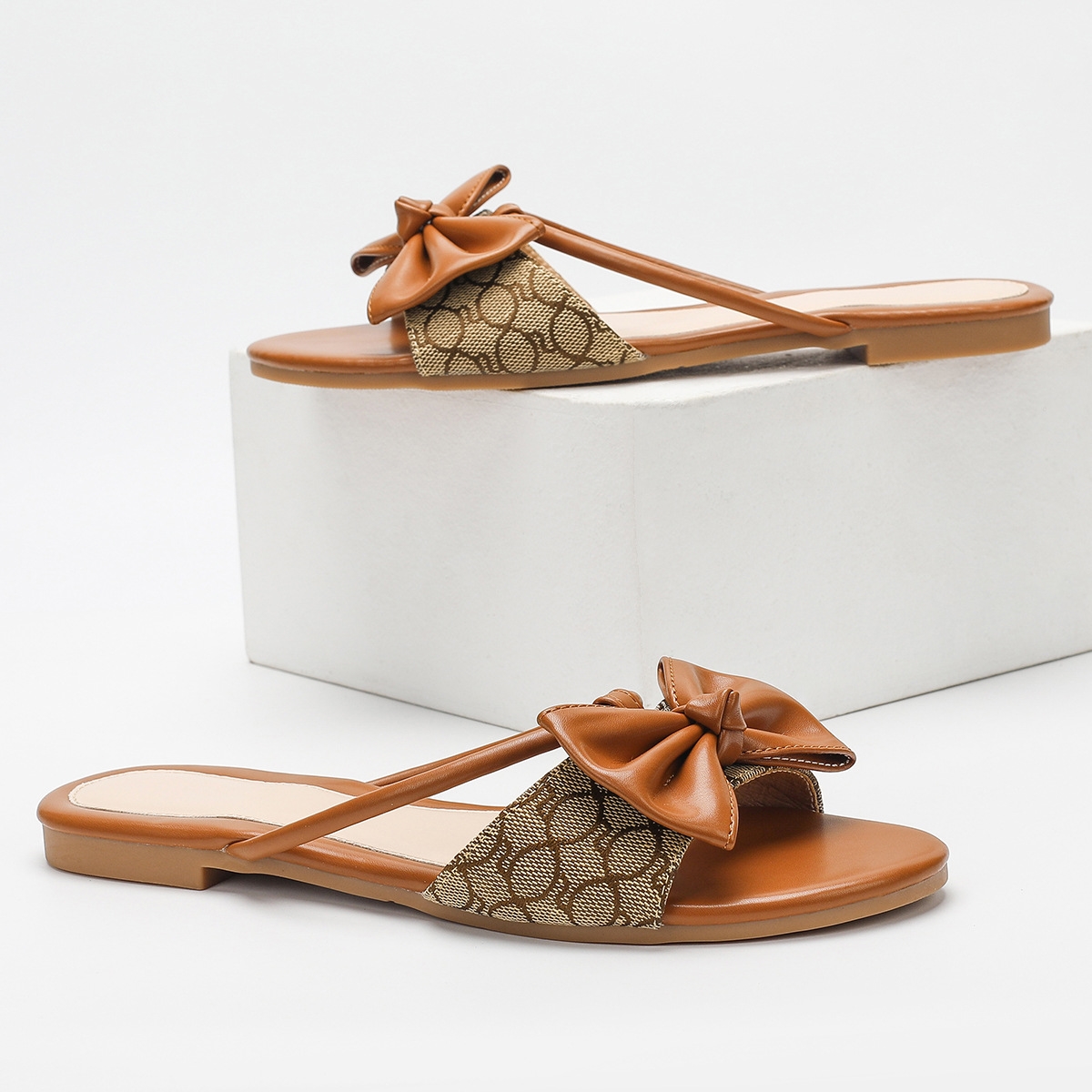 Designer's new Summer Women's Bow Slippers Fine ribbon design round head flat comfortable non-slip women's slippers Brown plus size fre