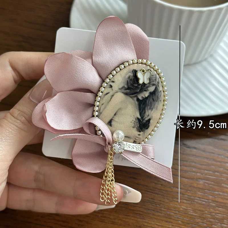 Luxury Korean Rhinestone Pearl Badge Brooches for Women Pink Fabric Bow Lapel Pin Fashion Scarf Button Brooch Accessories for Backpacks Y251111