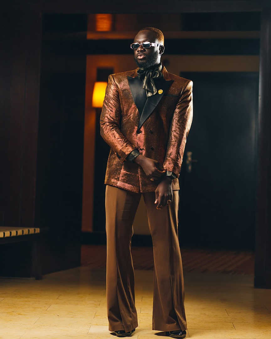 Fashion Show Wedding Men Suit Shine Party Suit 2-PCS Coat Pants Tailor-Made Groom Wear Groomsman Formal Occasions Plus Size Customized M251606