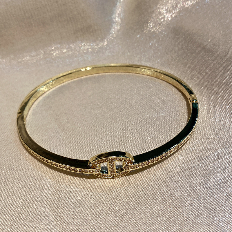 Trendy Zircon Inlaid Oval Hollow Design Bracelet Womens Fashionable Bracelet Versatile Bracelet Exquisite Jewelry Gift