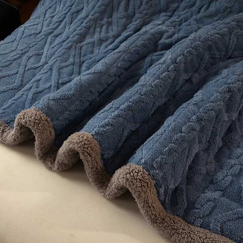 New Tafu velvet thickened winter blanket student dormitory blanket nap office milk velvet lamb velvet blanket C251111