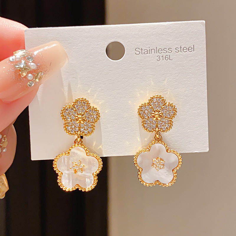 Exquisite Gold Plated Design With Five Flower Petal Earrings Alloy Material Temperament Women s Exclusive Daily Wear Earrings Love Birthday Party Gift