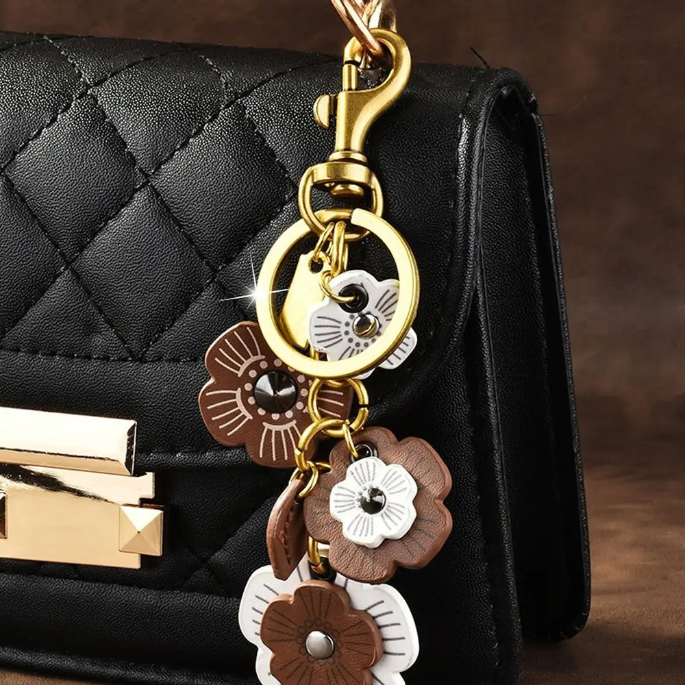 Creative Retro Bag Hanging Ornaments Multipurpose Elegant Flower Keychain Lightweight Decoration Pendant 251110