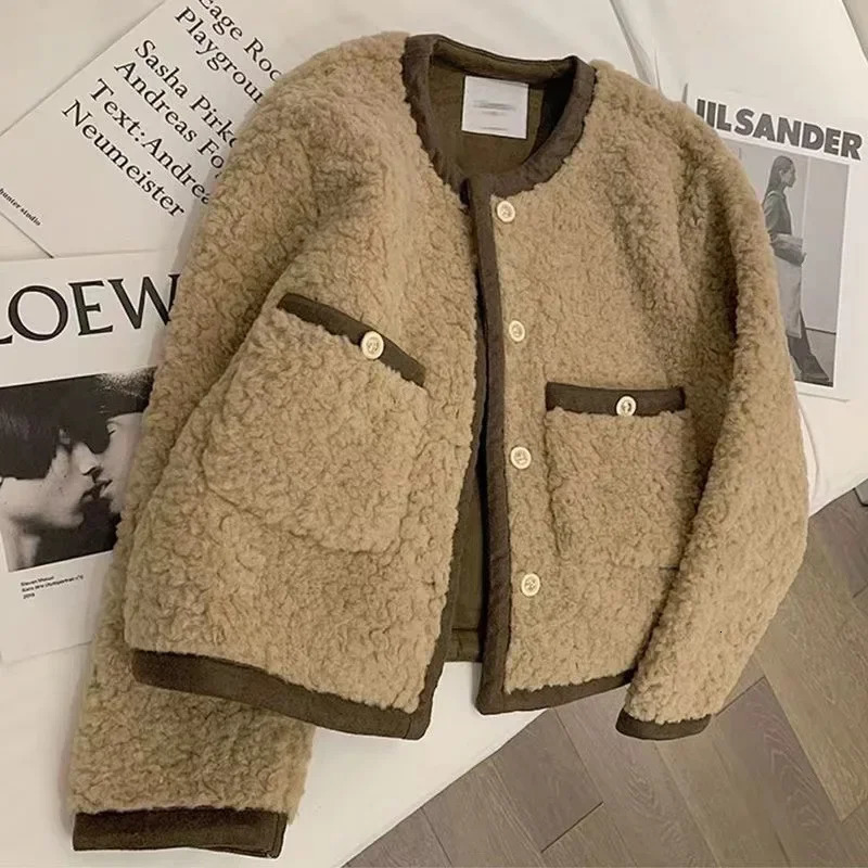 Original Tweed Style Lamb Wool Jacket Womens Thickened Color Blocking Leather Integrated Sheep Velvet Short Jacket Crew Neck 251105