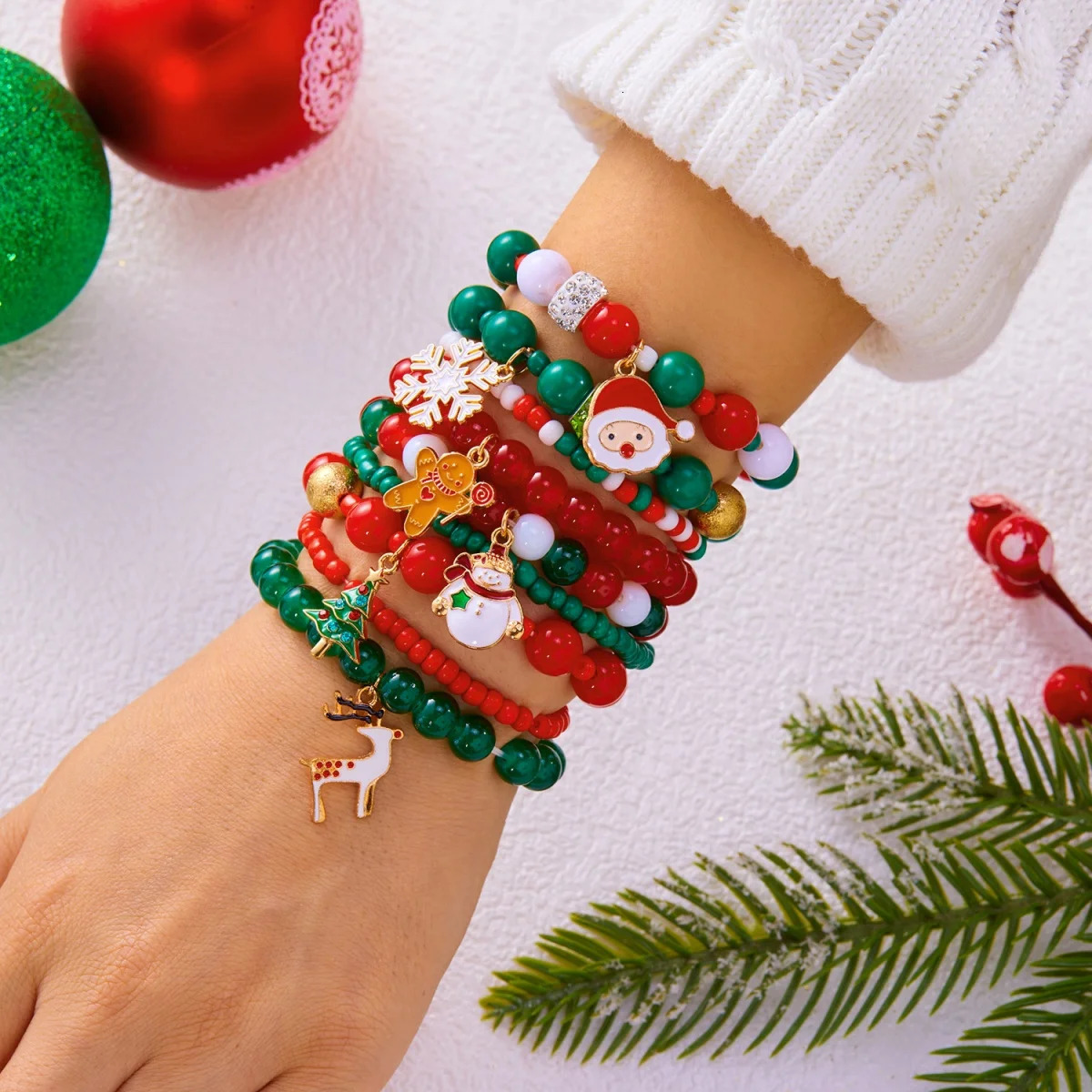 10PcsSet Christmas Santa Claus Snowman Snowflake Deer Tree Gingerbread Gloves Crystal Rice Beads Bracelet For Women Men Jewelry 251103