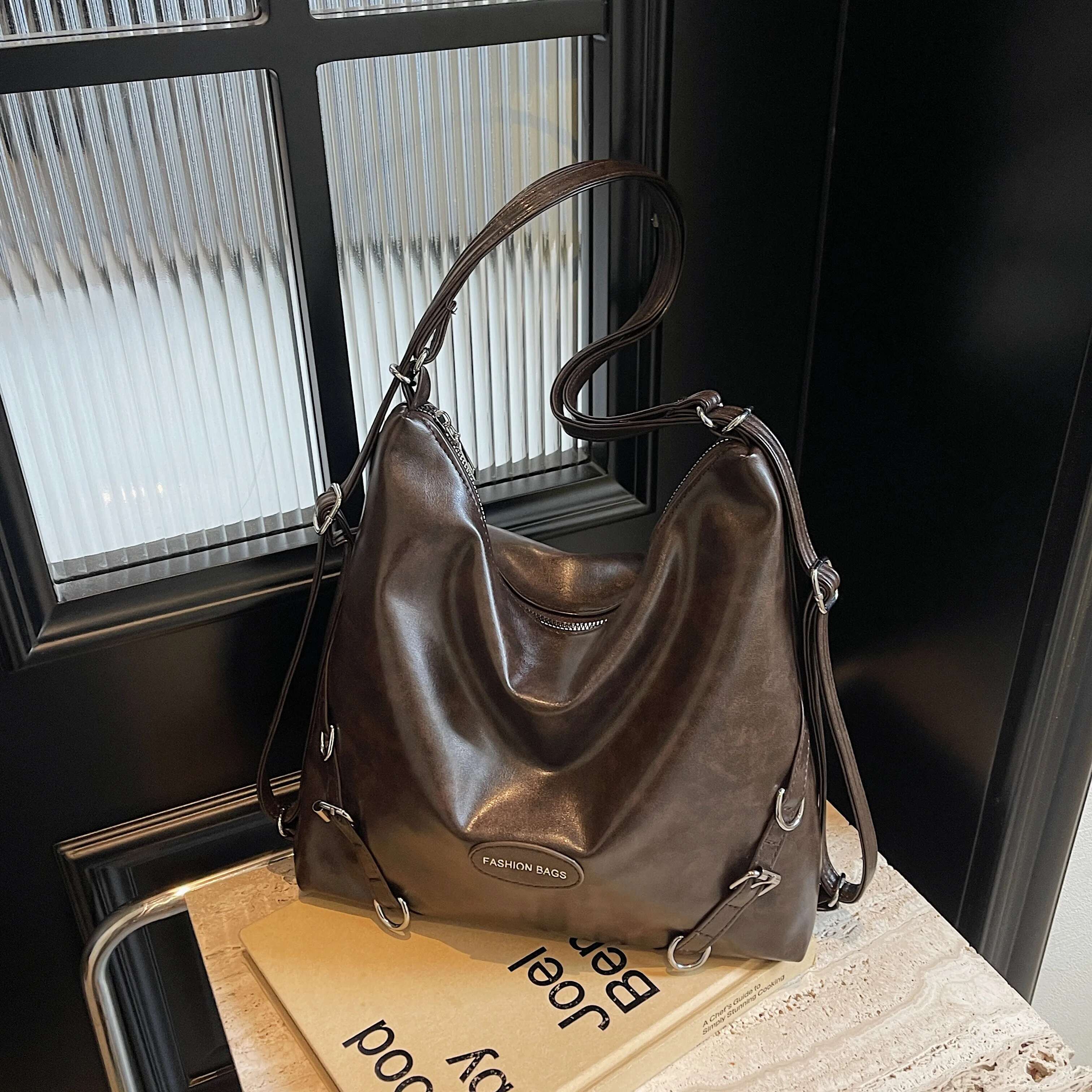 2025 new leisure commuting large capacity women's backpack autumn and winter new designer multifunctional single shoulder handbag2