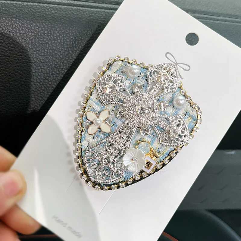 Luxury Korean Rhinestone Pearl Cross Brooches for Women Elegant Sweater Suit Badge Lapel Pins Fashion Jewelry Accessories Y251111