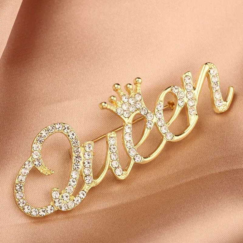 Luxury Fashionable and Versatile Letter Brooch for Women Exquisite Rhinestone Crown Pin Queen Suit Buckle Personalized Brooch Y251111