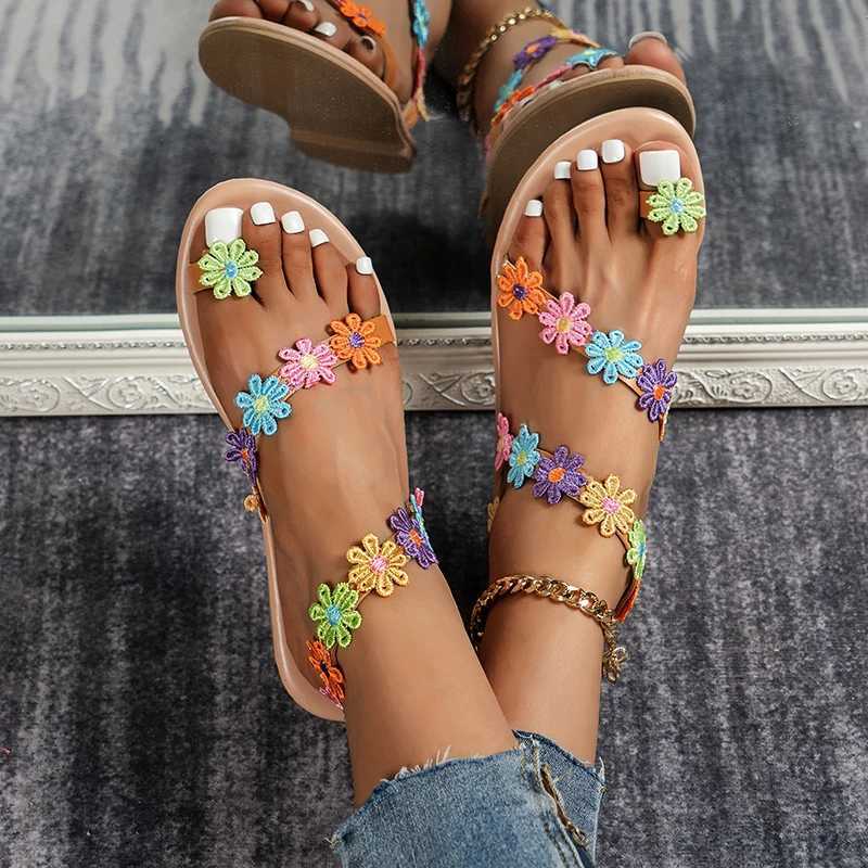 2022 Summer Womens Sandals Sweet Bohemian Pearl Decorative Sandals Leather Flat Shoes Plus Size Womens Beach Vacation Shoes ZapatosXJ250410