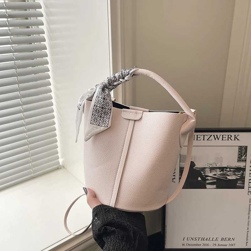 PU Solid Color Large Capacity Crossbody Bags Sewing Temperament Female Bags on Sale 2025 Brand Versatile Bridal Shoulder BagsT251110