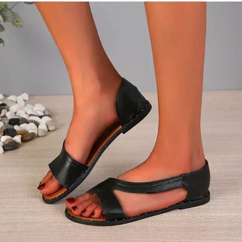 2024 Summer New Sandals Womens Flat Shoes Womens Flip Fi Comfortable Outdoor Womens ShoesXJ250410