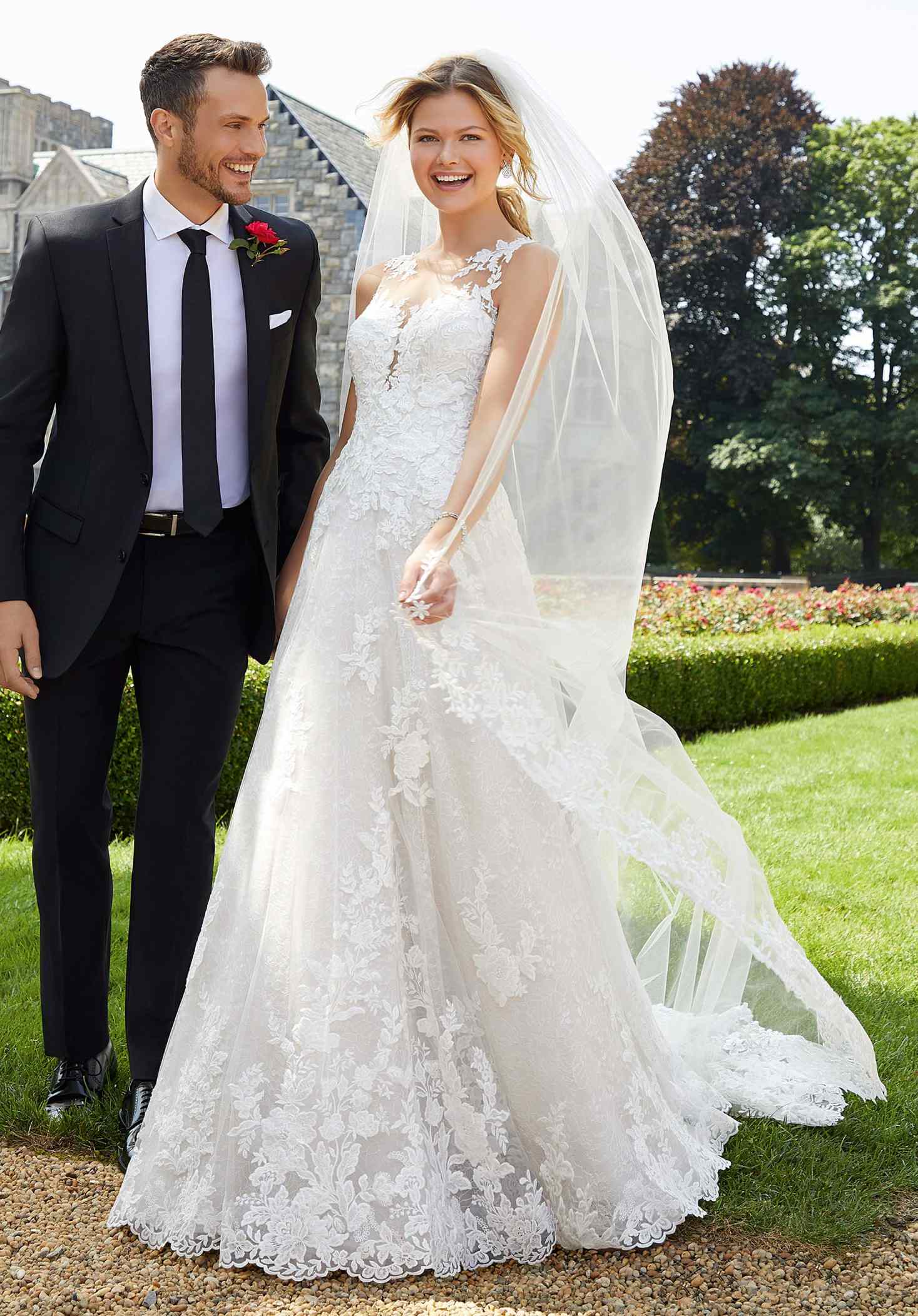 Elegant Wedding Dresses Ball Gown Sexy Bridal Gowns Sleeveless 3D-Flower Lace Royal Tail Plus Size vestidos de fiesta Customized Plus Size H25660.