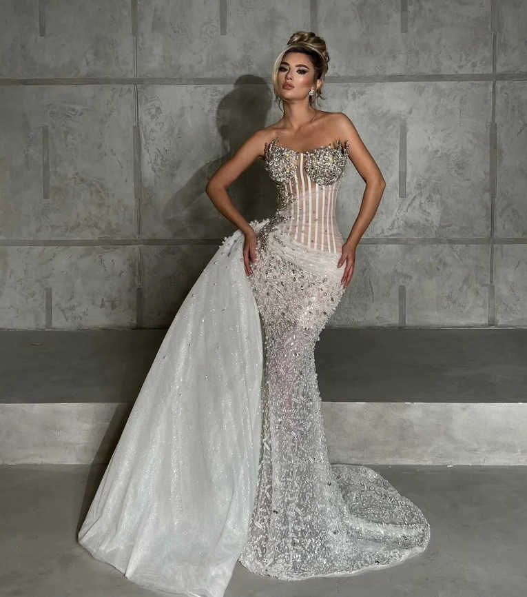 Simple Strapless Sequined Wedding Dress Elegant Sleeveless Beaded Bridal Gown Luxurious Side Train Bride Dresses Customized