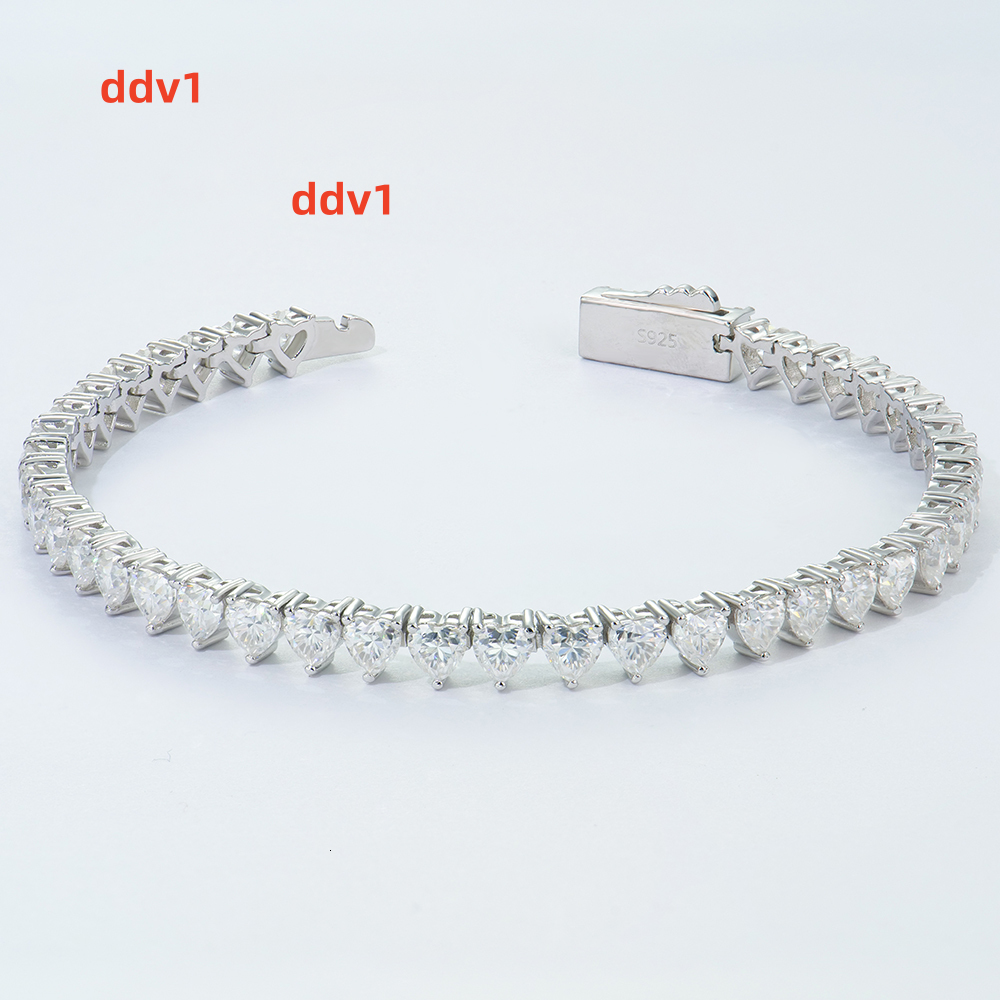925 Silver Fine Jewelry Heart-Shaped DEF Shiny Moissanite Diamond Tennis Bracelet Classic Style Fashionable for Women